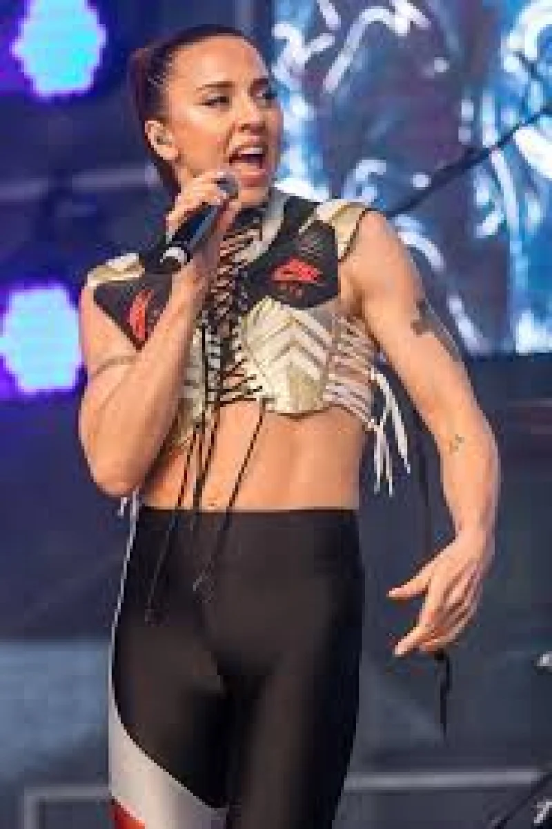 Melanie Chisholm (Melanie C)