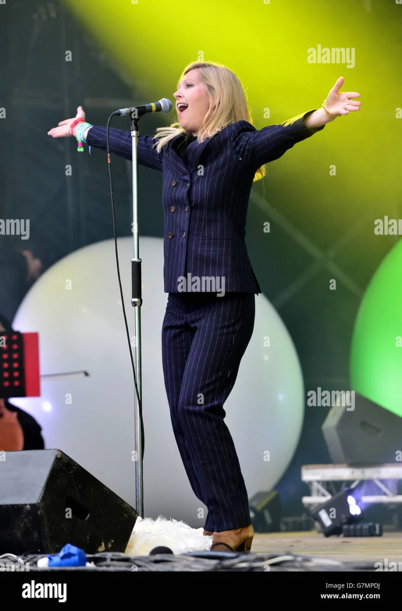 Sarah Cracknell (Saint Etienne)