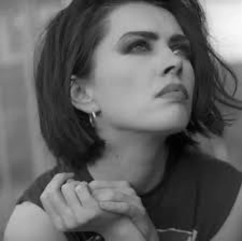 Toni Halliday (Curve) Biography