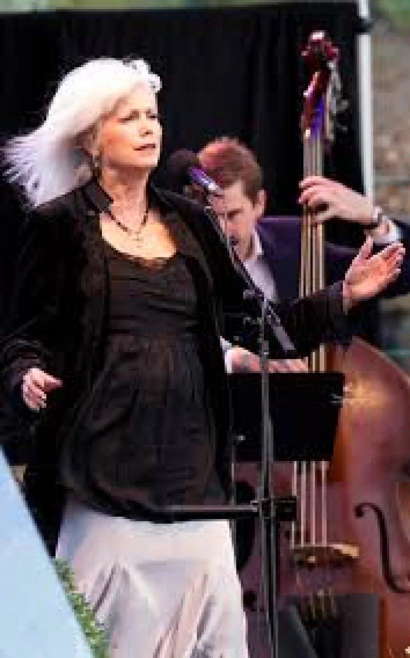 Emmylou Harris Biography