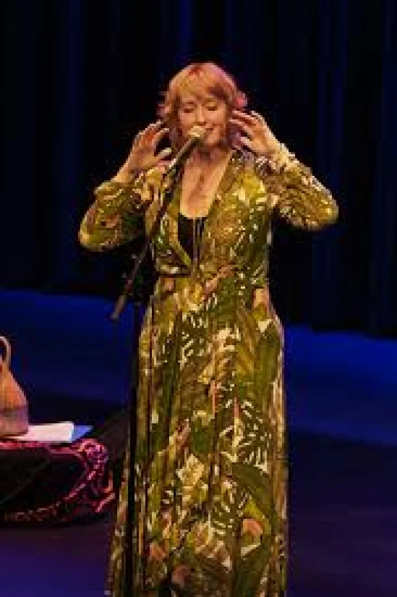 Leigh Bingham Nash (Sixpence None the Richer)