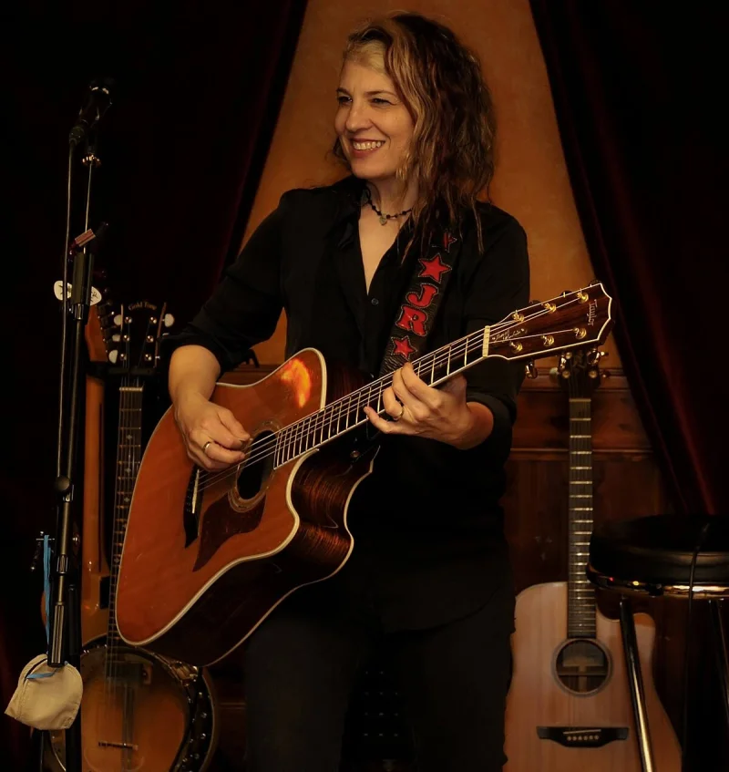 Janet Robin Biography