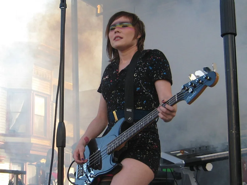 Sisely Treasure (Shiny Toy Guns)