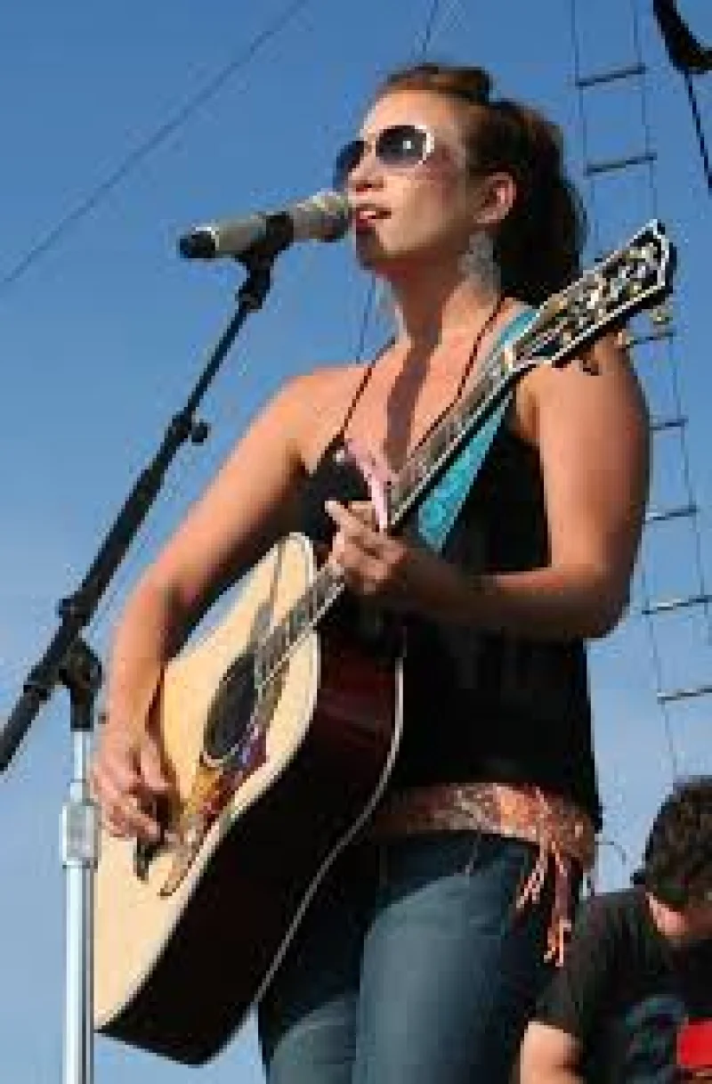Jessica Harp Biography