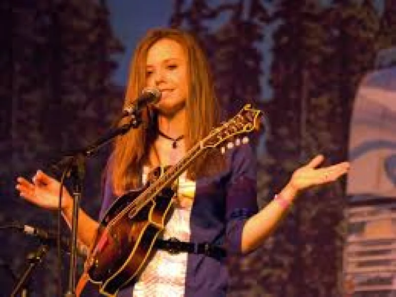 Sierra Hull Biography