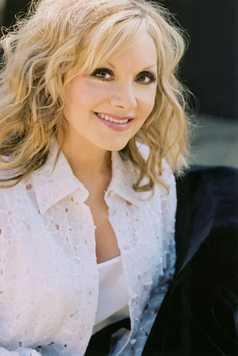 Stella Parton Biography