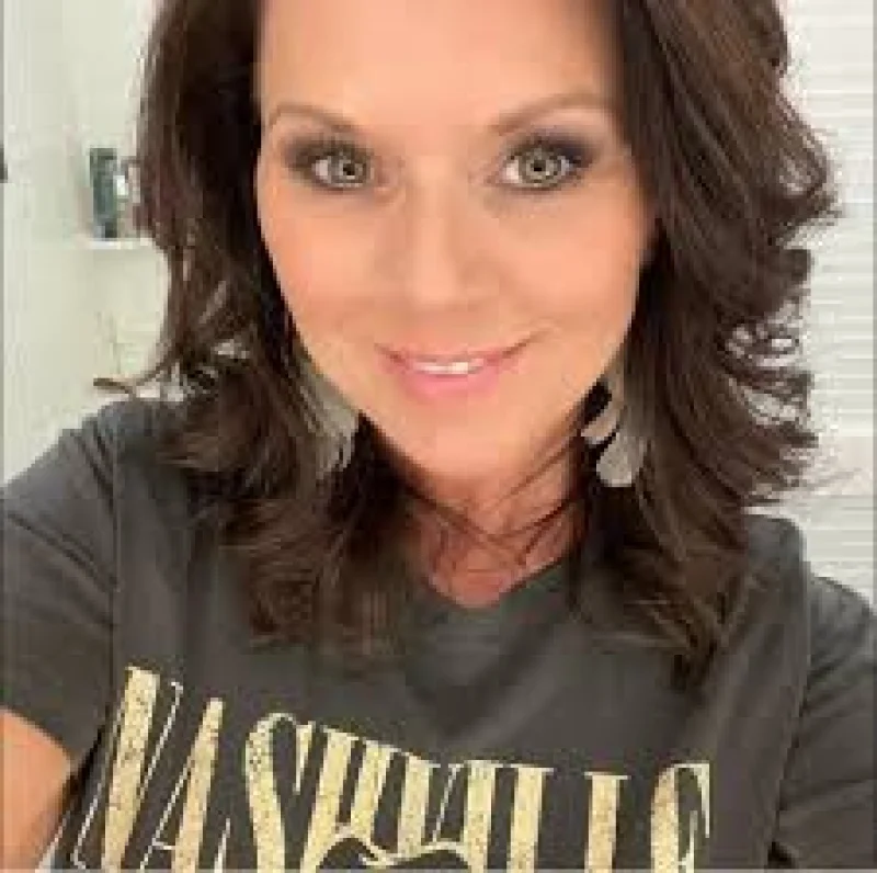 Julie Reeves Biography