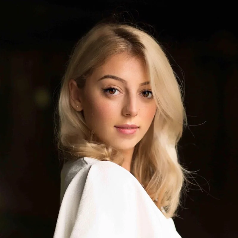 Hollie Steel Biography