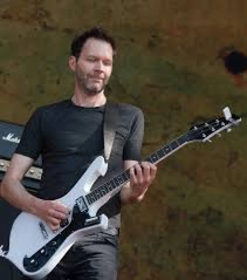 Paul Gilbert Biography
