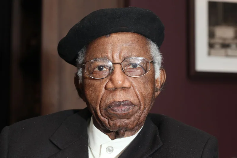 Chinua Achebe Biography